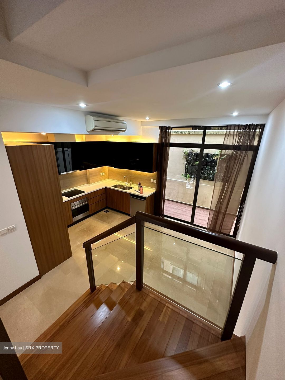 Holland Link (D10), Terrace #579188591